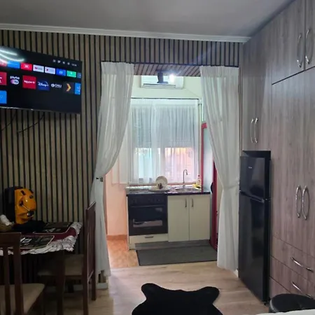 Noeli's * Tirana